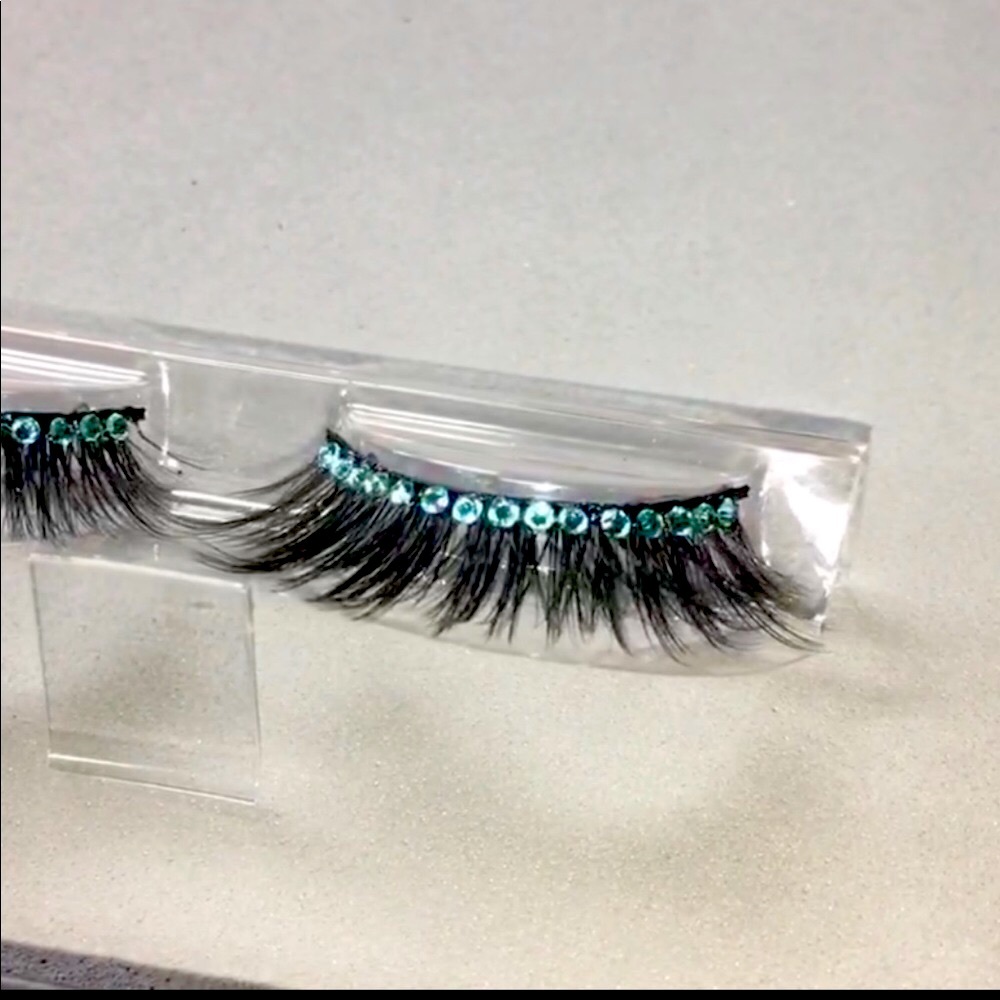 Hand-Set SWAROVSKI CRYSTAL Synthetic Eyelashes